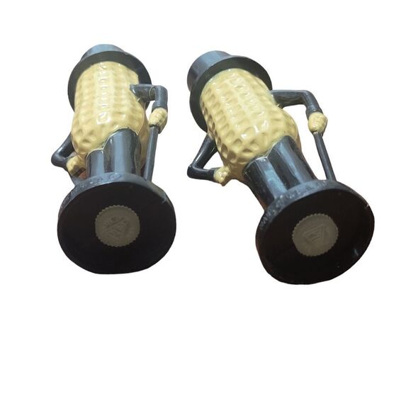Vintage Mr. Peanut salt and pepper shakers - Picture 5 of 5